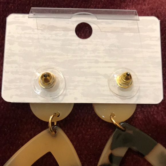 🆕Blonde Tortoise Acrylic Teardrop Earrings - Picture 4 of 4